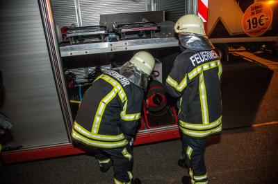 Waiblingen: Trafobrand fuehrt zu Stromausfall und Feuerwehreinsatz